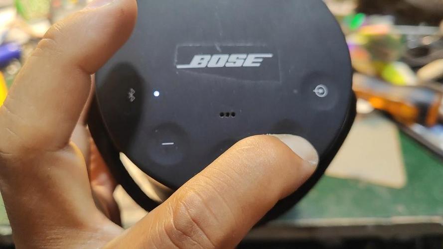 bose充电红灯一直闪但开不了机怎么解缩略图