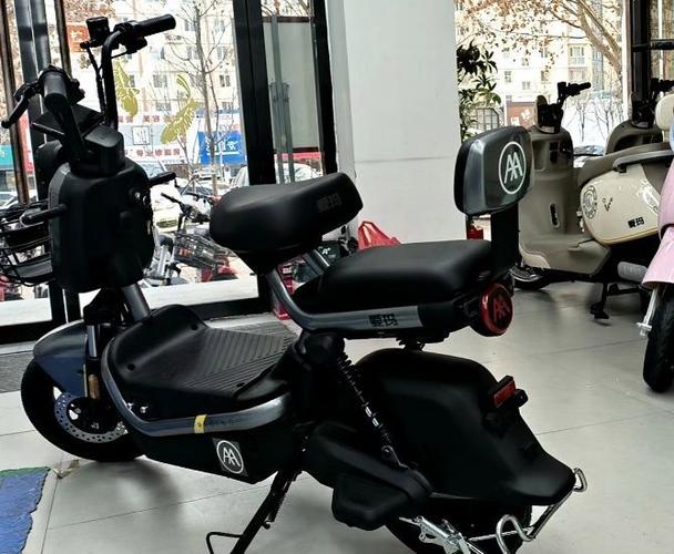 爱玛电动车后轮锁住了怎么解锁