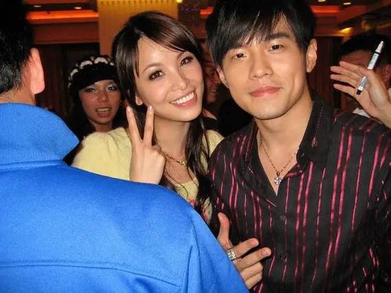 周杰伦演唱会带的那几个人是谁缩略图