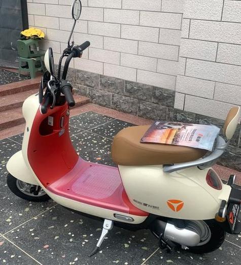 雅迪无钥匙开坐垫步骤缩略图