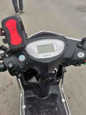 电瓶车钥匙一开就响警报,怎么回事