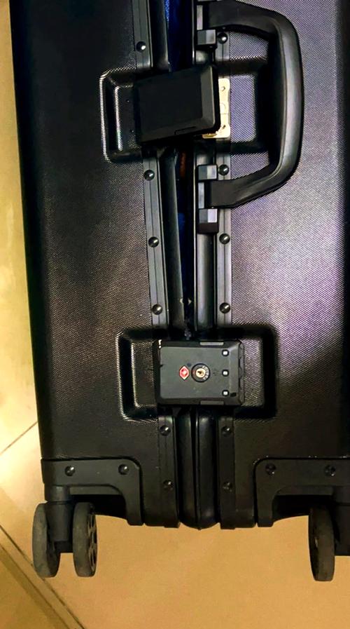 行李箱卡扣密码锁打不开怎么办