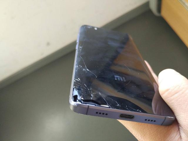 手机后盖裂了对手机有影响吗游戏截图