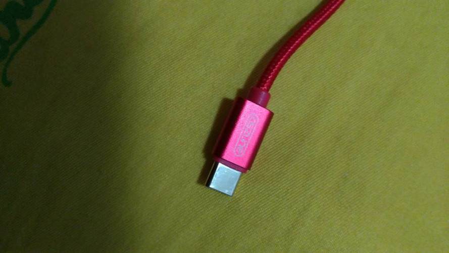 手机充电器插头歪了还能用吗缩略图