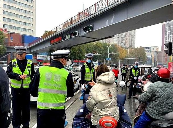 交警怎么区分48v和60v电动车缩略图