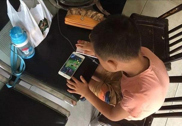 孩子想玩游戏应该让他玩么缩略图