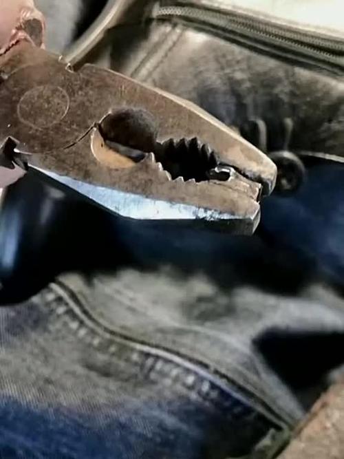 两个拉链的衣服拉链坏了怎么办缩略图