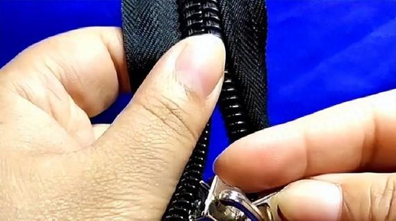 行李箱拉链一边脱落缩略图