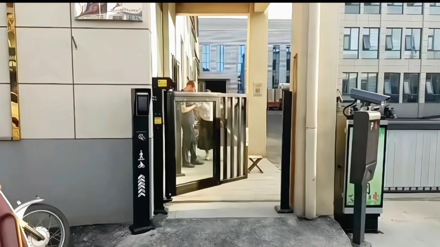 人脸识别广告门禁一体机缩略图