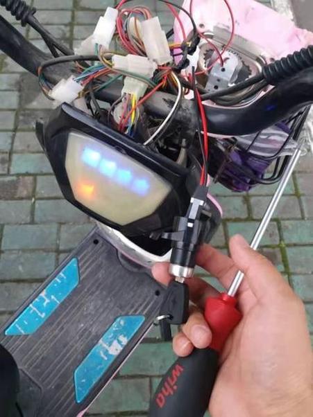 电动车的电子锁失灵怎么办缩略图