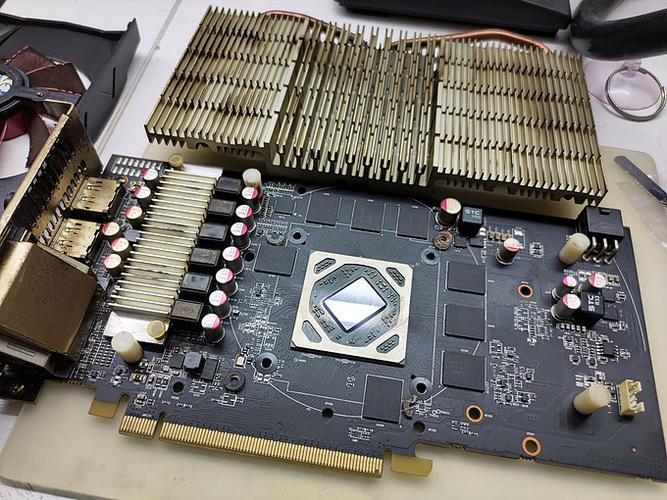 为什么rx580只有一个风扇缩略图