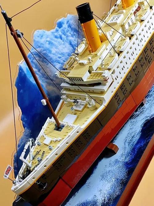 不同的乐高积木泰坦尼克号撞击冰山缩略图