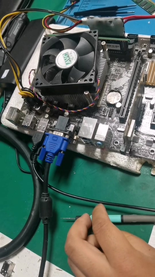 华硕主板风扇灯光控制游戏截图