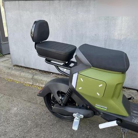 小牛电动车开坐垫盖教程