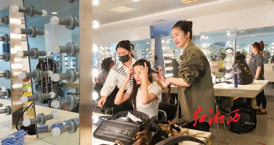 女生说她在化妆怎么回复游戏截图