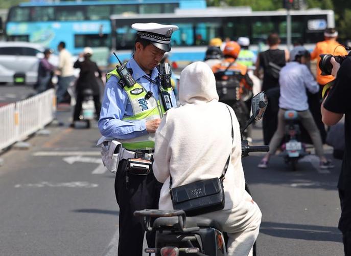 电动自行车需不需要佩戴头盔缩略图