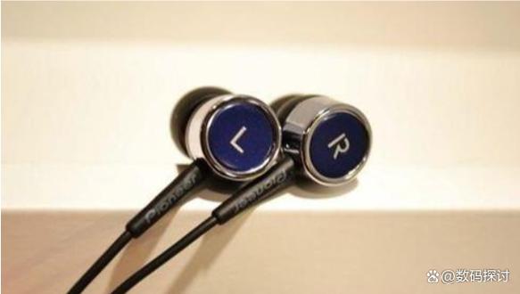 一个耳机声音大一个耳机声音小游戏截图